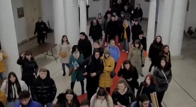 Studenti iz Niša odali počast nastradalima u Novom Sadu, traže od Univerziteta da ih podrži