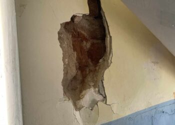 Obrušio se deo zida u osnovnoj školi u Velikoj Grabovnici dok su učenici bili na času