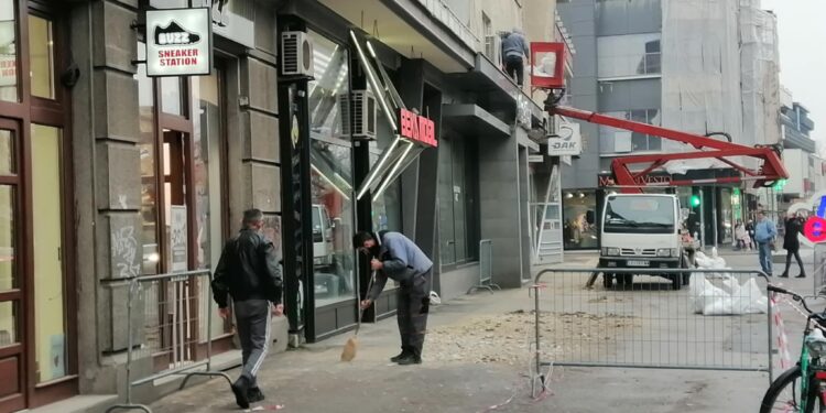 Fasada zgrade u centru Leskovca se NIJE obrušila, stanari je renoviraju o sopstvenom trošku