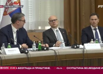 Vučić kritikovao SNS gradonačelnike, pa im poručio da se ugledaju na Meska – VIDEO