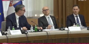 Vučić kritikovao SNS gradonačelnike, pa im poručio da se ugledaju na Meska – VIDEO