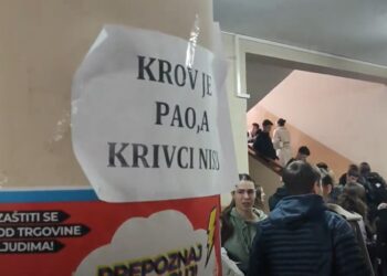 Gimnazijalci rešili da uopšte ne napuštaju školu dok se ne ispune njihovi zahtevi – Potrebna im sredstva za osnovnu higijenu