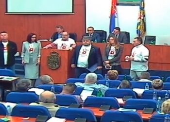 Deo leskovačke opozicije blokirao rad lokalnog parlamenta, traži obustavu rada u znak podrške studentima i srednjoškolcima