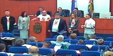 Deo leskovačke opozicije blokirao rad lokalnog parlamenta, traži obustavu rada u znak podrške studentima i srednjoškolcima