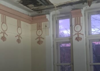 Pao deo plafona u Gradskoj kući