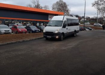 Gradski čelnici mini-busom na otvaranje tržnog centra, sa njima čak i narodni poslanik