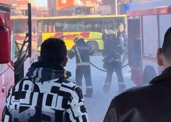 Zapalio se autobus na gradskoj stanici u Leskovcu