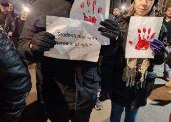 U lebanskoj gimnaziji zaključali učenike i nisu im dali da se pridruže protestima – VIDEO