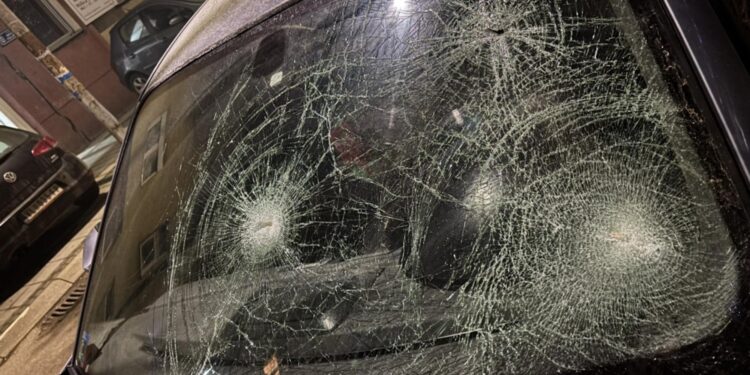 Leskovčaninu petardama u novogodišnjoj noći uništili auto?! Policajci tvrde da su im vezane ruke