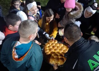 Meštani Belanovca sami danima uređivali letnjikovac, pa na njemu proslavili Badnje veče