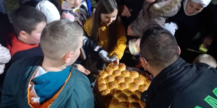 Meštani Belanovca sami danima uređivali letnjikovac, pa na njemu proslavili Badnje veče