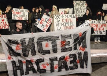 Masovni protest studenata i gimnazijalaca u Leskovcu: Maturanti od sutra u blokadi – VIDEO