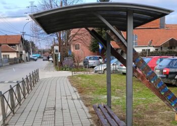 Krenulo se sa postavljanjem novih autobuskih stajališta po Leskovcu, građani imaju brojne zamerke
