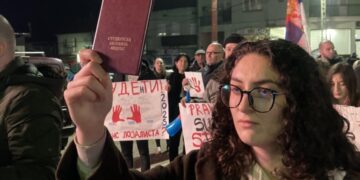 Protest u Bojniku protekao mirno, studentima podršku pružili i stariji sugrađani – VIDEO