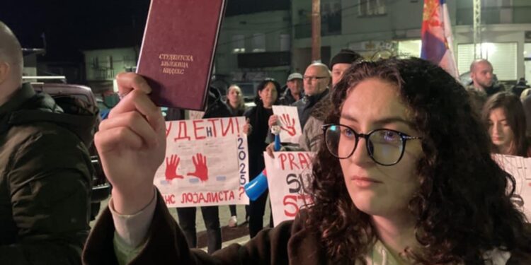 Protest u Bojniku protekao mirno, studentima podršku pružili i stariji sugrađani – VIDEO