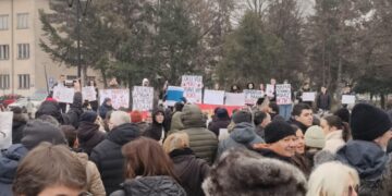 Studenti Tehnološkog fakulteta iz Leskovca pozivaju građane na veliki protest na nezavršenom trgu u znak podrške prosvetnim radnicima
