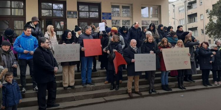 Dve profesorke pre početka protesta u Prokuplju fizički napao pomoćni radnik škole