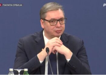 U svakom slučaju, večeras potpuno (ne)bitno obraćanje Vučića, Vučevića i Brnabić