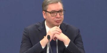 U svakom slučaju, večeras potpuno (ne)bitno obraćanje Vučića, Vučevića i Brnabić