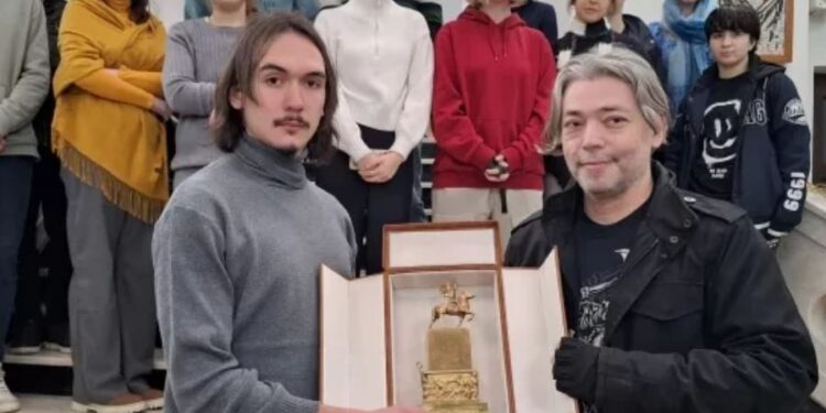 Najprestižniju gradsku nagradu pisac Dejan Stojiljković predao studentima