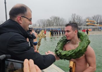 Student iz Leskovca prvi do Časnog krsta na „Čairu“, u Vlasotincu učestvovalo 100 plivača, plivalo se i u Jelašnici