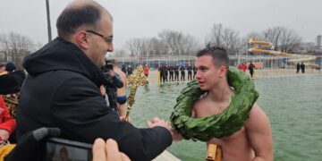 Student iz Leskovca prvi do Časnog krsta na „Čairu“, u Vlasotincu učestvovalo 100 plivača, plivalo se i u Jelašnici