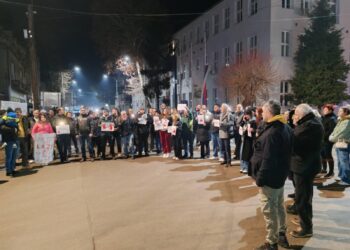 Direktor lebanske Gimnazije: Nije tačno da je škola zaključavana, svako ko je hteo mogo je na proteste