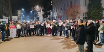 Direktor lebanske Gimnazije: Nije tačno da je škola zaključavana, svako ko je hteo mogo je na proteste