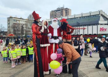 Novogodišnja žurka za najmlađe održana u centru Leskovca