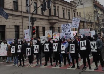 U Nišu i Vranju masovna okupljanja na protestima „Školski čas u zadnji čas“