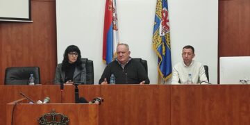 Cvetanović tvrdi da njegovo unuče ne može da izađe iz porodilišta zbog protesta studenata, a najteže mu pao štrajk Jugmedie