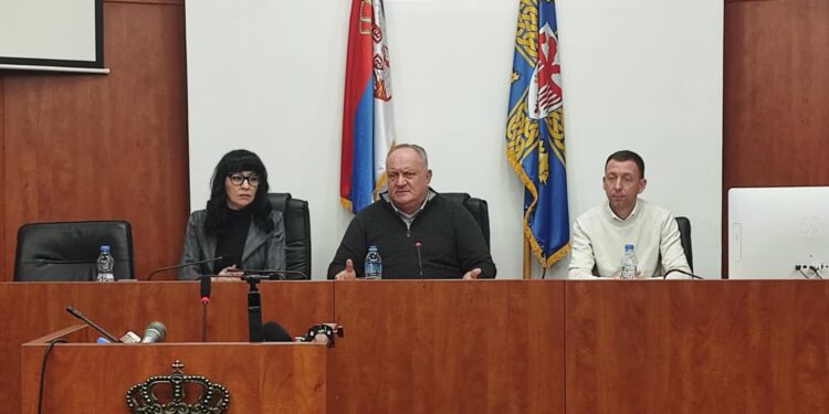 Cvetanović tvrdi da njegovo unuče ne može da izađe iz porodilišta zbog protesta studenata, a najteže mu pao štrajk Jugmedie