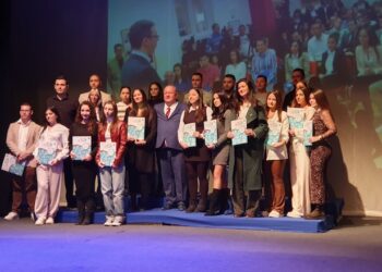 Gradonačelnik Leskovca na dodeli svetosavskih nagrada studentkinji ponudio posao u svom kabinetu već od sutra