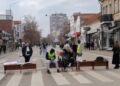 Nakon protestne šetnje srednjoškolci blokirali deo Bulevara oslobođenja u Leskovcu