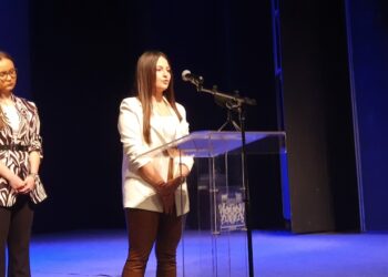 Gradonačelnik Leskovca na dodeli svetosavskih nagrada studentkinji ponudio posao u svom kabinetu već od sutra