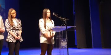 Gradonačelnik Leskovca na dodeli svetosavskih nagrada studentkinji ponudio posao u svom kabinetu već od sutra