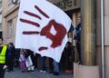 Opet hiljade ljudi na protestima u Leskovcu: Beli baloni za žrtve sistema, studentima podrška sa zgrada i kuća, ali i od bajkera