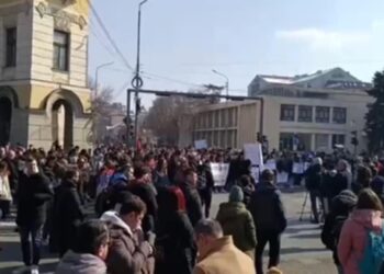 Otkazana šetnja studenata u Nišu do dopisništva RTS-a iz bezbednosnih razloga