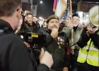 Podmuklo, kao vukovi u jagnjećoj koži, političari se uvukli među studente na dočeku u Leskovcu – VIDEO