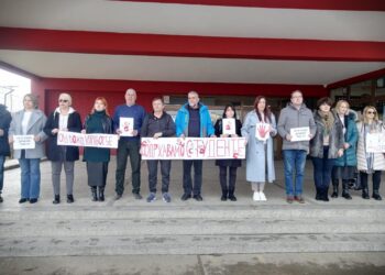 Nastavnici iz „Vožda“ i ovog petka prekinuli nasatavu i dali podršku studentima – VIDEO