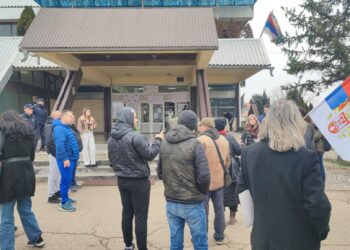 Roditelji  traže suspenziju profesora koji je pretio njihovoj deci – VIDEO