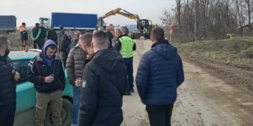 Bogojevčani blokirali prilaz fabrici za prečišćavanje otpadnih voda, od ponedeljka totalna blokada