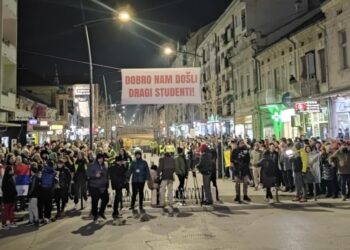 „Dobro nam došli dragi studenti“ – Ovako je Aleksinac dočekao protestante u maršu do Kragujevca