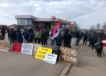 Vinarčani i danas blokirali izlaz iz Leskovca kod „Naše pumpe“
