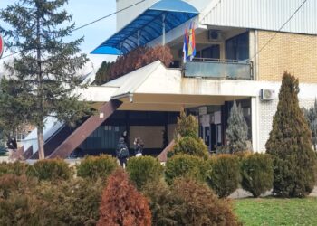 Od sinoć učenike Trgovačke škole čuva policija, sutra protest roditelja zbog pretnji koje im je uputio nastavnik