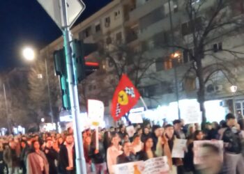 Šta predstavlja „Ferari“ zastava na protestima