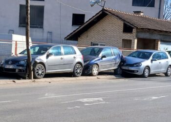 Zabio se u nekoliko parkiranih vozila – VIDEO