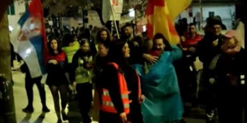 Studenti u Vlasotincu dočekani uz crveni tepih, oni poručili građanima: Ne bole nas noge, već nepravda