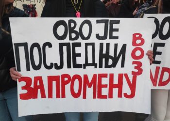 Studenti se večeras ogradili od političkih i svih ostalih aktivista na protestu u Leskovcu