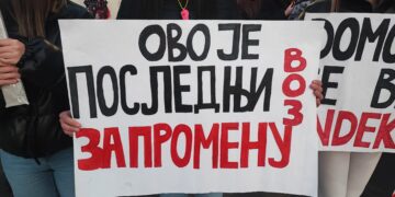 Studenti se večeras ogradili od političkih i svih ostalih aktivista na protestu u Leskovcu